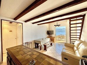 TV - Apartment with stunning sea view - 4 guests (Casaglione-Tiuccia)