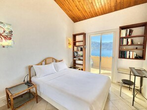 1 bedroom, free WiFi, bed sheets - Apartment with stunning sea view - 4 guests (Casaglione-Tiuccia)