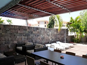 Outdoor dining - Luxury villa in El Duque with heated private pool (Costa Adeje)
