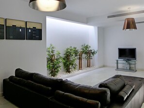 TV - Luxury villa in El Duque with heated private pool (Costa Adeje)