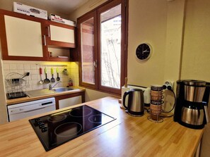 Fridge, microwave, oven, stovetop - Spacious loft studio - 8 guests - Bright with balcony (Saint-Michel-de-Chaillol)