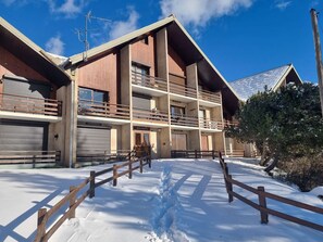 Exterior - Spacious loft studio - 8 guests - Bright with balcony (Saint-Michel-de-Chaillol)