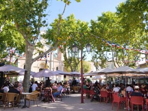 Outdoor dining - Cosy apartment, air conditioning and wifi - 2 guests (Saint-Cyr-sur-Mer)