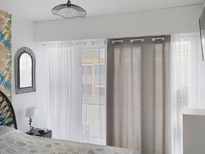 2 bedrooms - Air-conditioned apartment, sea view - 5 guests (Bormes-les-Mimosas)