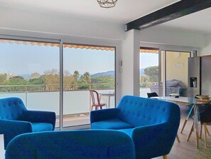 TV - Air-conditioned apartment, sea view - 5 guests (Bormes-les-Mimosas)
