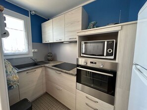 Fridge, microwave, oven, stovetop - Charming apartment ocean view - 5 guests (Saint-Jean-de-Monts)