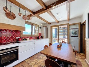 Fridge, microwave, dishwasher - Authentic chalet, mountain view - 15 guests (La Toussuire)