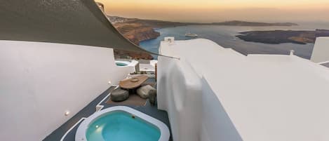 House, 1 Bedroom, Private Pool | Outdoor spa tub