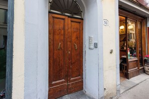 Exterior detail - Ognissanti Prestige by MMega (Florence)