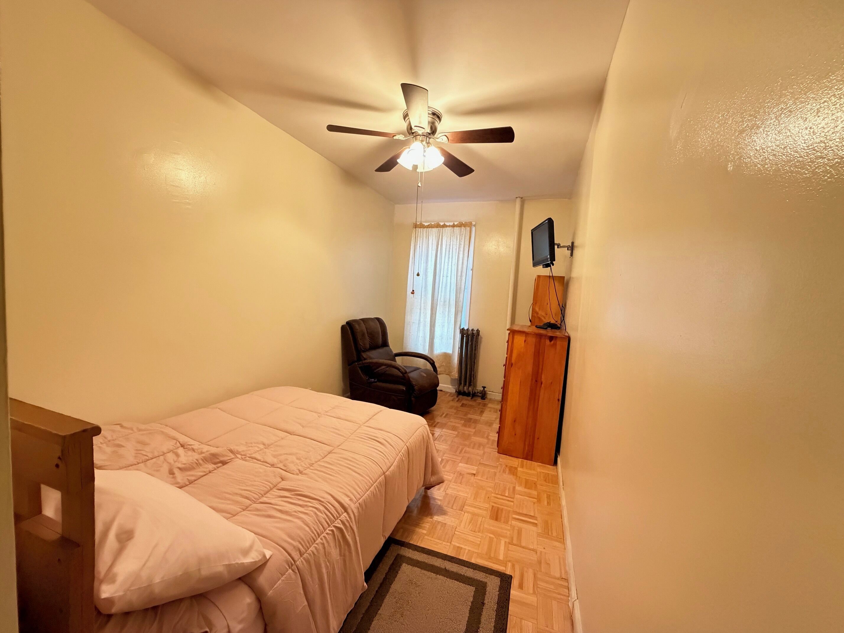 2 chambres, fer et planche à repasser, Wi-Fi, draps fournis