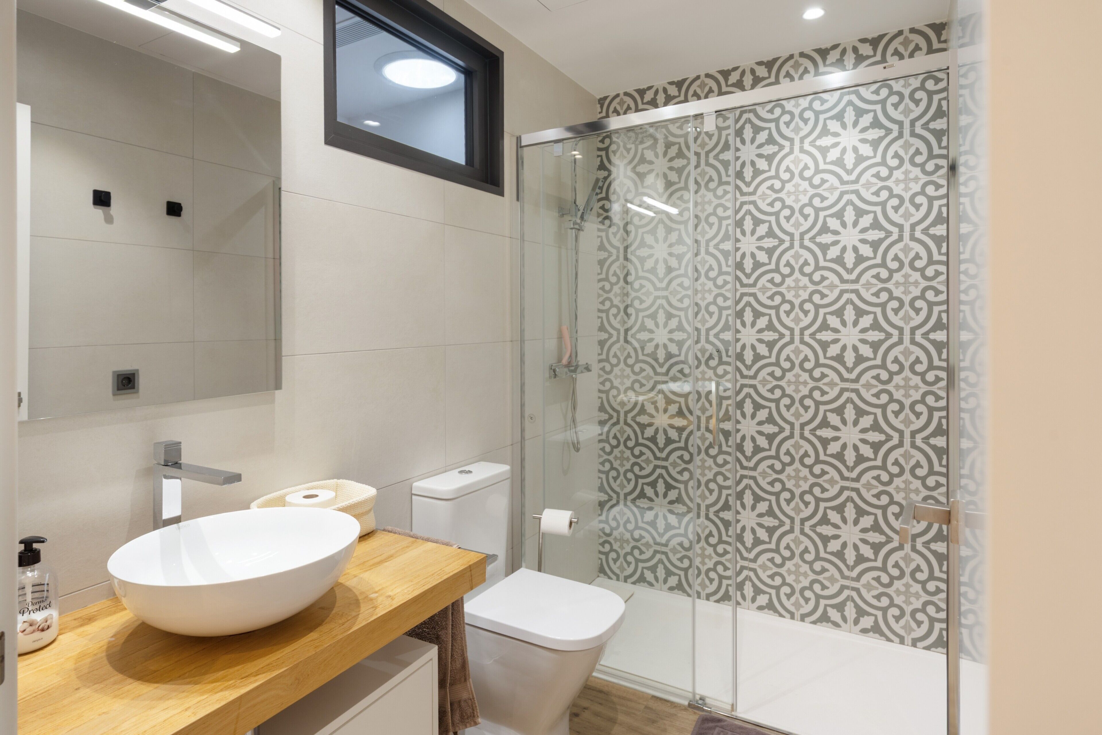Shower, towels