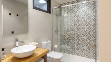 Shower, towels