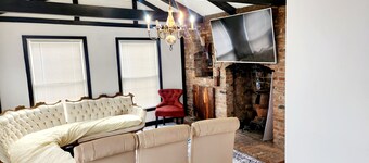 3-bedroom house in welcoming Dix Hills with AC for relaxing stays