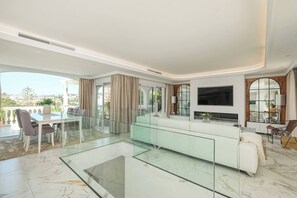 Hus, flere soverom, privat basseng | Oppholdsrom