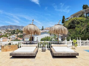 Terrace/patio - Seaview Villa in Fuengirola, Pool, Sleeps 16 (Fuengirola)