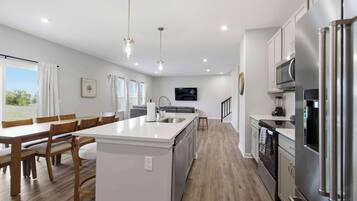 House, Multiple Beds, Patio, Garden View (The Creation Station) | Private kitchen | Coffee/tea maker