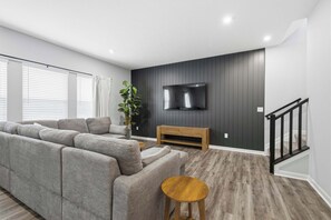 House, Multiple Beds, Patio, Garden View (The Creation Station) | Living area