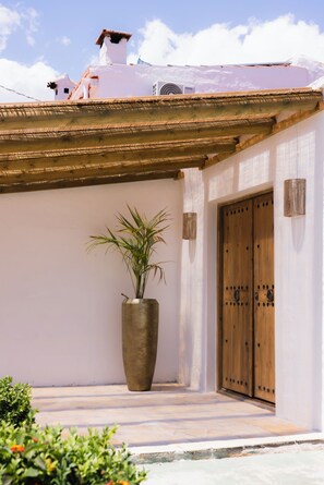 Exterior detail - Luxury spacious detached villa with private pool, large terrace and 7 bedrooms! (Gata de Gorgos)