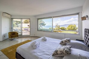 Desk, iron/ironing board, WiFi, bed sheets - Villa d’exception • Vue mer panoramique • Antibes (Antibes)