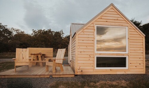 Tiny Cabin in the Heart of Wine Country!