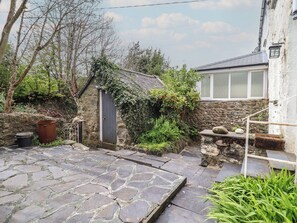 Property grounds - Glanrafon (Llwyngwril)