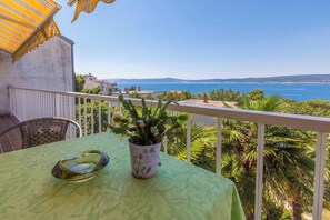 Outdoor dining - Vrbo Property (Crikvenica)