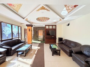 Coin salon dans le hall