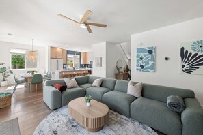 Smart-TV, Kamin, Arbeitsbereiche