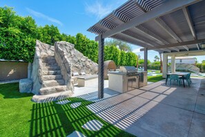 Outdoor dining - Island River - Pickleball Waterslide 8Br (Indio)