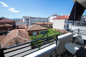 Outdoor dining - MOHO Residences Downtown-Republika Boulevard A300 (Korçë)