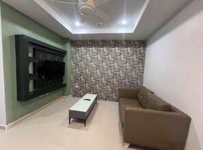 Living area - Spacious 42m2 condo in the middle of Jomtien, Pattaya full equipped (Muang Pattaya)