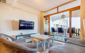 Living area - 2-bedroom apartment in lovely Diani Beach with AC (Diani Beach)