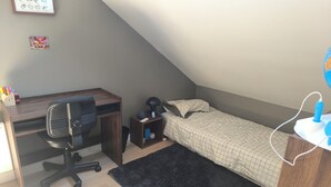 A small, well-lit room with a desk, chair, and a bed. - House between Nantes and Pornic (Sainte-Pazanne)