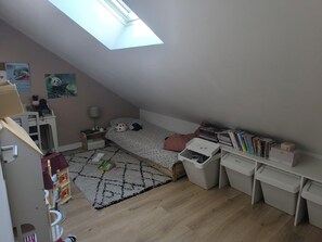 Room - Vrbo Property (Sainte-Pazanne)