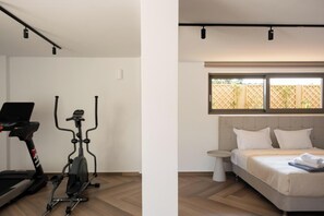 ลักซ์ชัวรี่วิลล่า, วิวภูเขา | เครื่องนอนป้องกันสารก่อภูมิแพ้, ตู้นิรภัยในห้องพัก, โต๊ะทำงาน