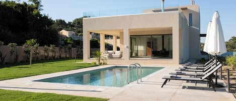 Luxury Villa, Mountain View | Pool