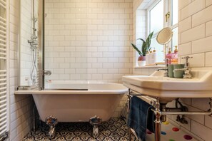 Bathroom - Beautiful Two BD Cottage in Oxfordshire (Warborough)