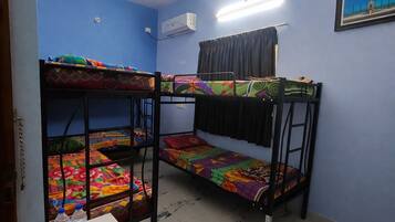 Elite Shared Dormitory | Free WiFi, bed sheets