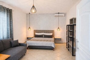 Cuna de viaje, wifi y ropa de cama 