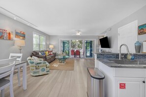 Living area - A Cayo Hueso Retreat at the Key West Golf Club (Key West)