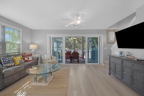 Living area - A Cayo Hueso Retreat at the Key West Golf Club (Key West)