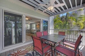 Outdoor dining - A Cayo Hueso Retreat at the Key West Golf Club (Key West)