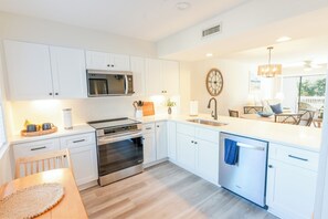 Private kitchen - 🌴 12C Richmond Park | 2 Bedroom, 2 Bath 🌴 (Myrtle Beach)