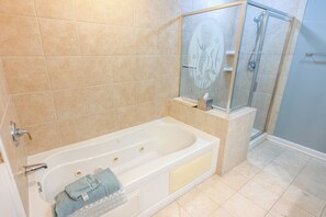 Shower, jetted bath - 102 Royale Palms | Oceanfront 2BR | Full Access Kingston Resort (Myrtle Beach)
