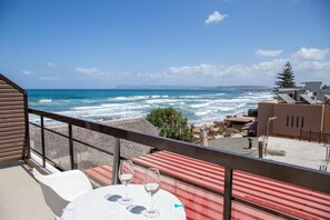 Standard Twin Room, Partial Sea View | Outdoor dining - Nefeli Seafront Studios (Chania)