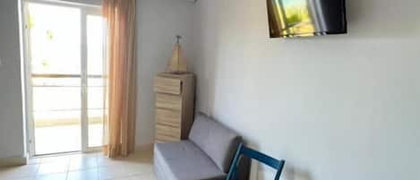 Superior Suite, Balcony, Sea View | Living area