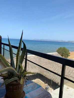 Superior-Apartment, Balkon, Meerblick | Unterkunftsgelände