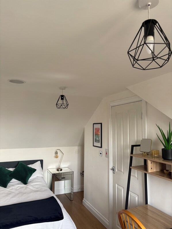 1 habitación, escritorio, wifi y ropa de cama 