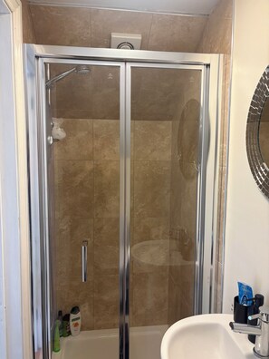 Bathroom - Cozy 1-bedroom annexe in beautiful Brombil, Margam (Port Talbot)