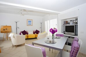 Dining - Vacation Apartment 'Chica' with Sea View, Wi-Fi and Air Conditioning (Tías)